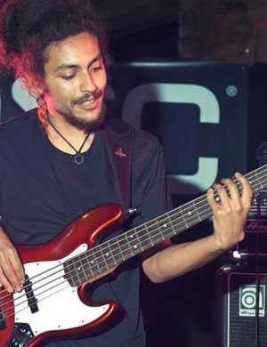 The Divas Tribute singers - Ben Price The Divas Tribute singers - Ben Price